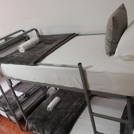 Crew Hostel Tirana Esterno foto
