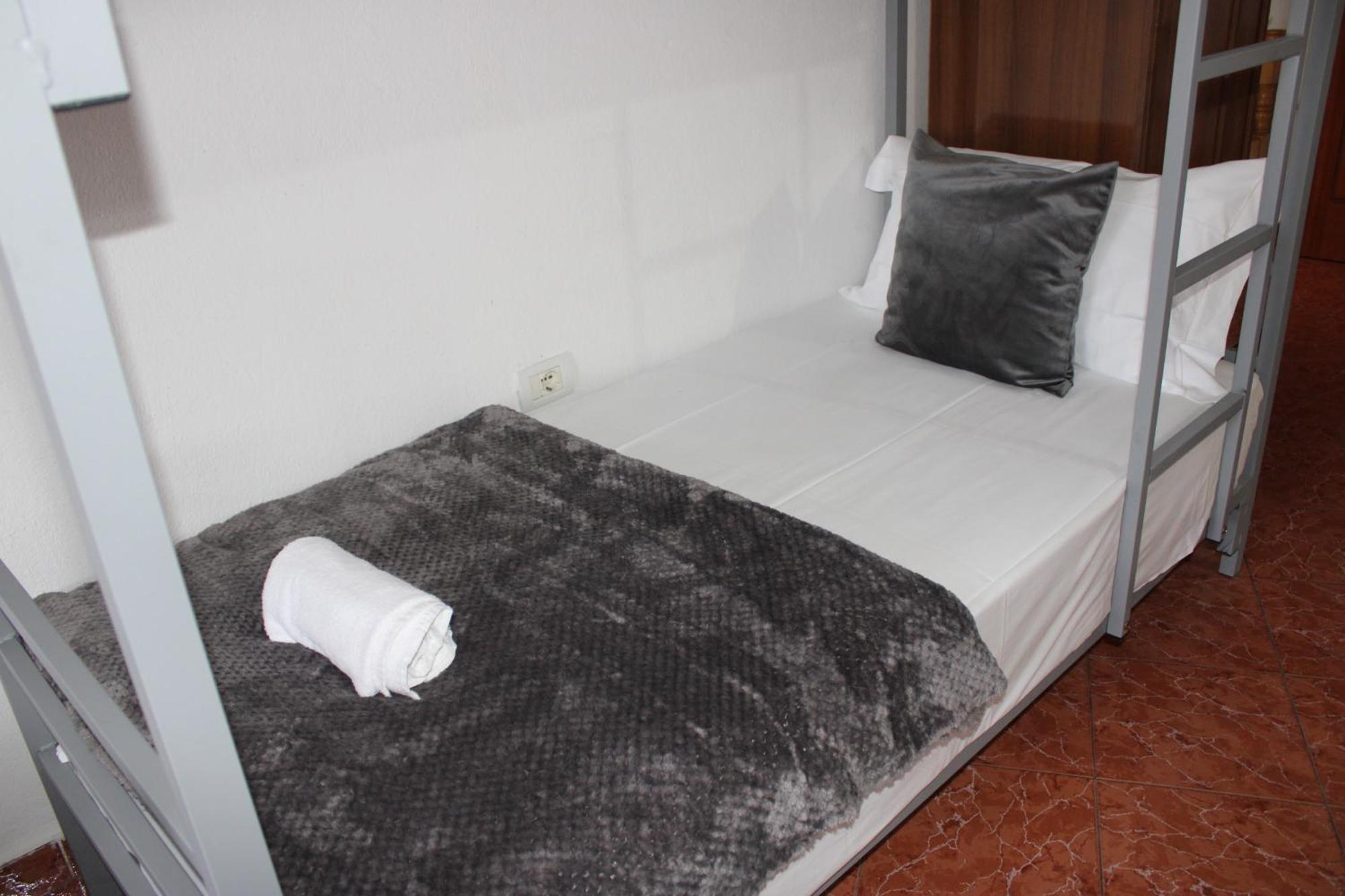 Crew Hostel Tirana Esterno foto