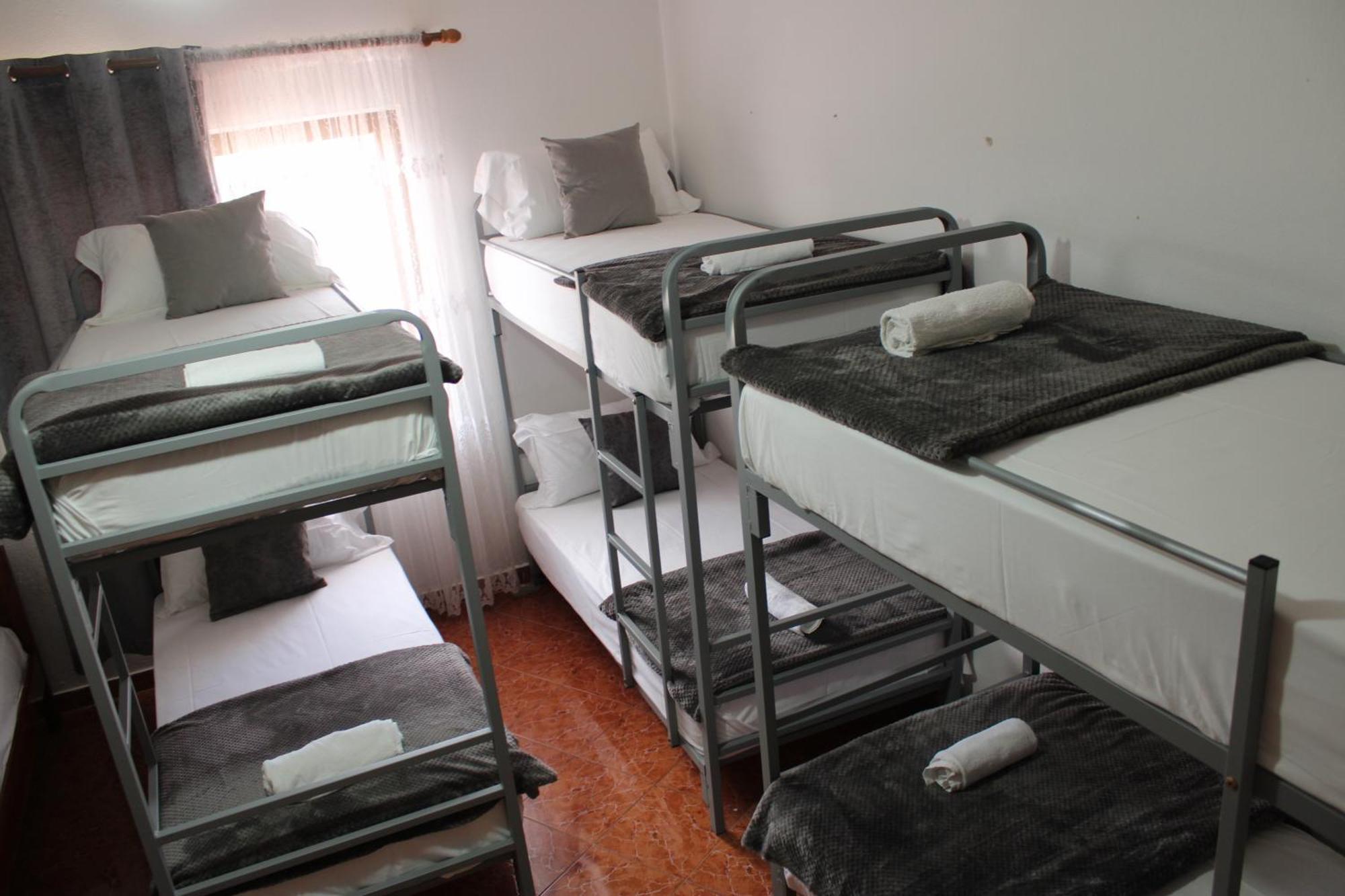 Crew Hostel Tirana Esterno foto