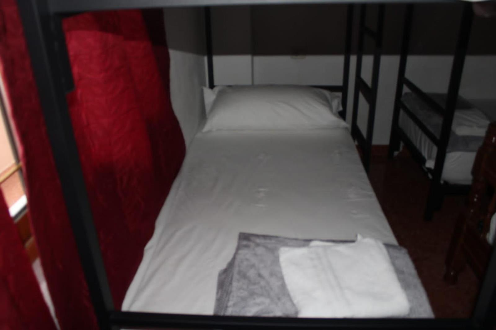 Crew Hostel Tirana Esterno foto