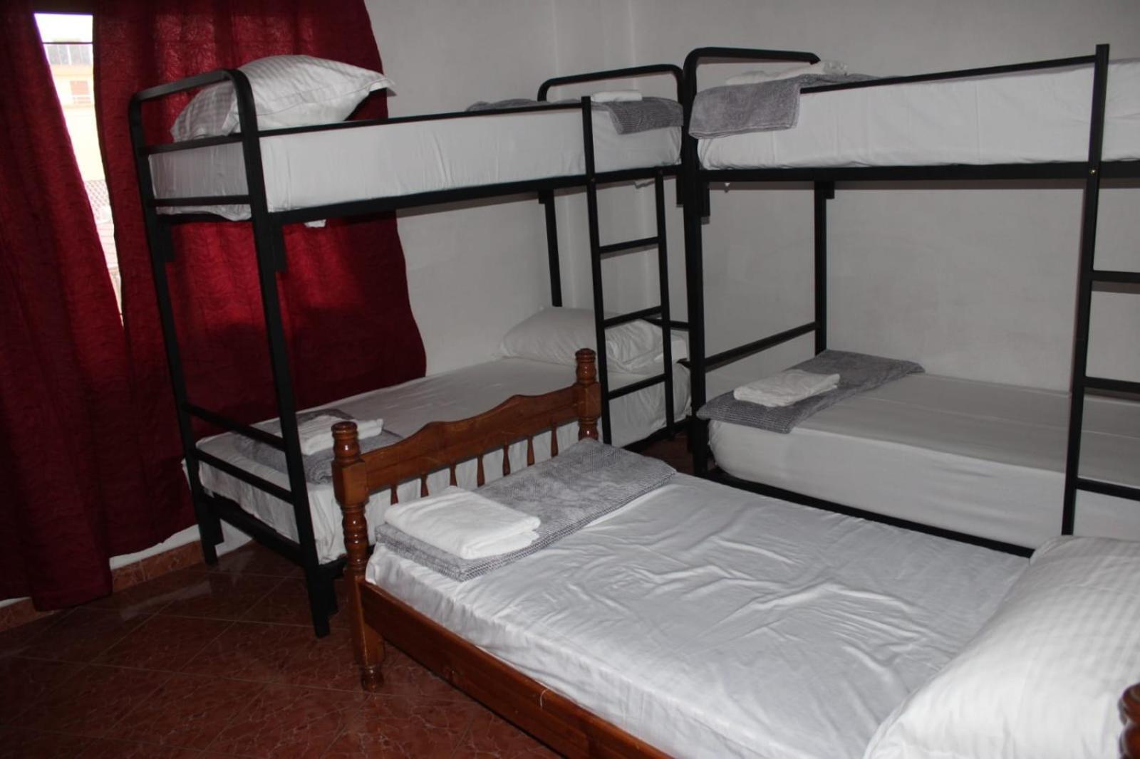 Crew Hostel Tirana Esterno foto